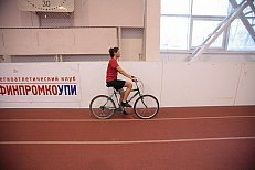 Мисс Вело-Город 2011 года Татьяна Пискун протестировала инновационную велосипедную разработку - новый педальный узел