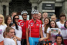 Уральские и Австрийские велосипедисты проехали Екатеринбург со скоростью   30 км/час