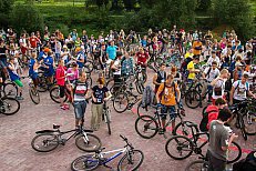 «Ночь города»: 300 велосипедов на красной линии Екатеринбурга