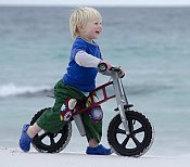 Для малышей найдено новое решение безопасного обучения вело катанию. 