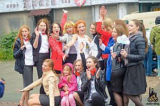 Будущие Мисс Вело-Город 2О15 и верблюд собрали 25 000 рублей для детей