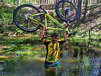 «Грязная велогонка»: крути педали, хлебни грязи! 18+