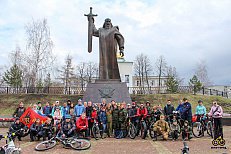 Как день победы связан с Гендальфом, серебром и буфетом? В Екатеринбурге прошел велопробег «Спасибо Деду за Победу!»