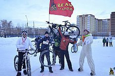 Велосипедисты из Екатеринбурга определили лучшего на ледяном катке “Локомотив”